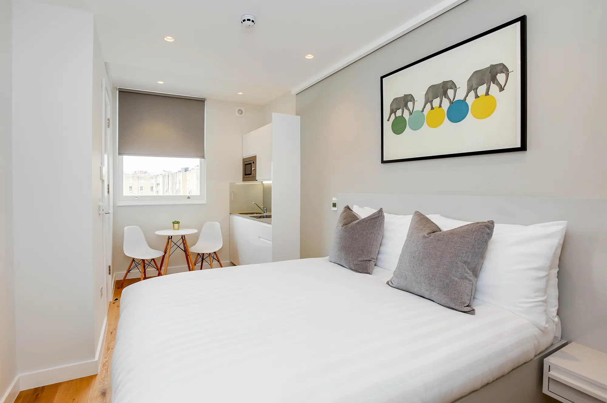 An airy studio apartment with a double bed and a well-equipped kitchen area in Cromwell serviced apartments in London