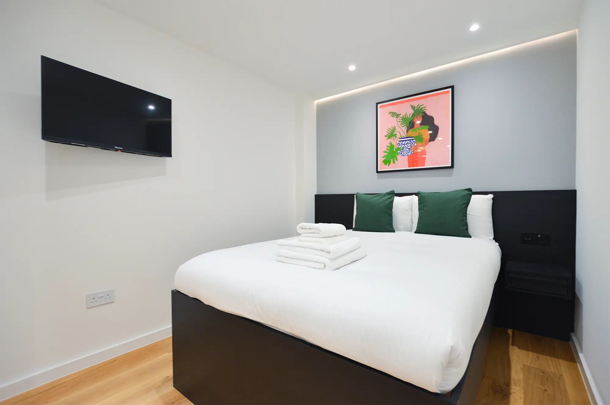 Double bed in a stylish lower ground studio in Marylebone at 162 New Cavendish, London.