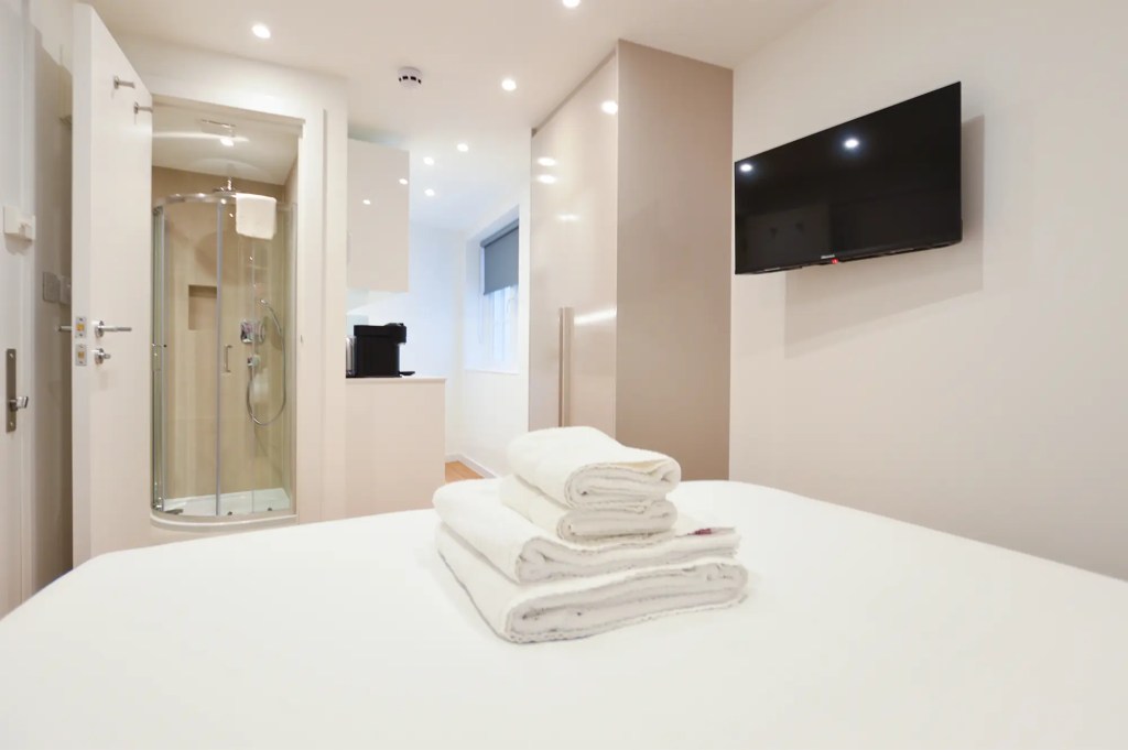 Double bed in a stylish lower ground studio in Marylebone at 162 New Cavendish, London.