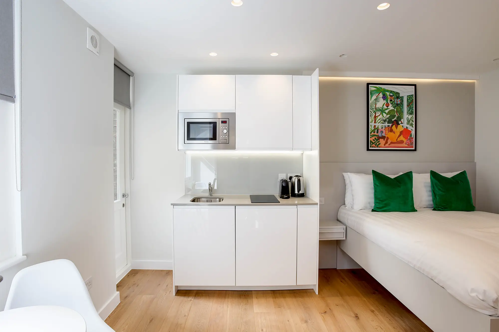 An elegant, fully equipped kitchen in a studio apartment at Kensington Serviced Apartments, London