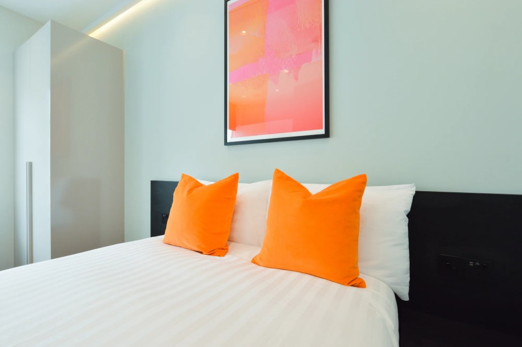 Chic double bed in a snug single studio at 38 Penywern Road, Earl's Court, London