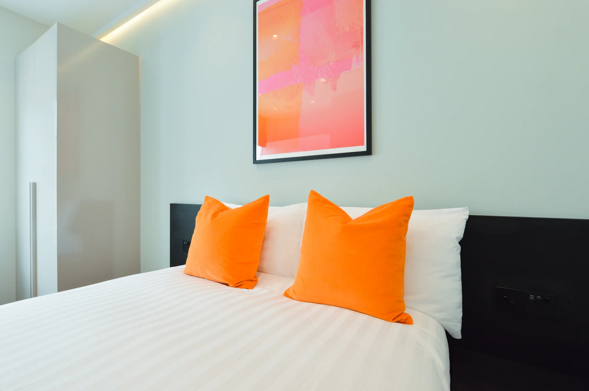 Chic double bed in a snug single studio at 38 Penywern Road, Earl's Court, London