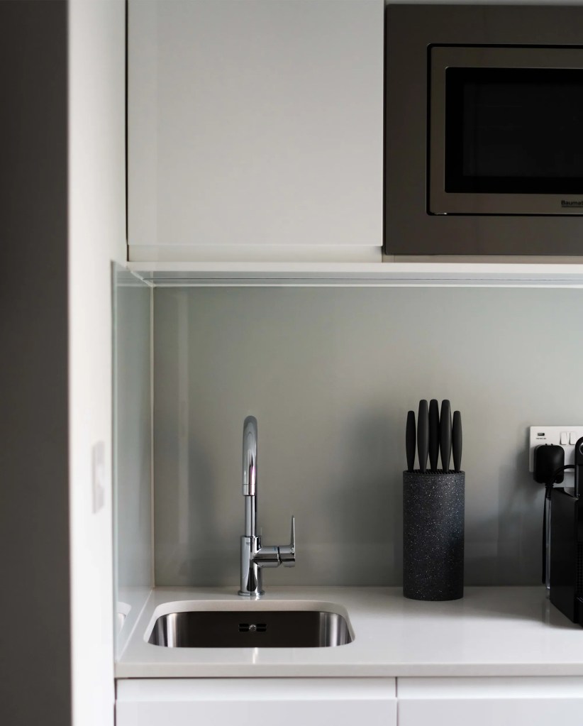 Discover the culinary convenience of a fully equipped kitchen in Stayprime's New Cavendish Serviced Apartments near Regent’s Park, offering a taste of modern living in the heart of London