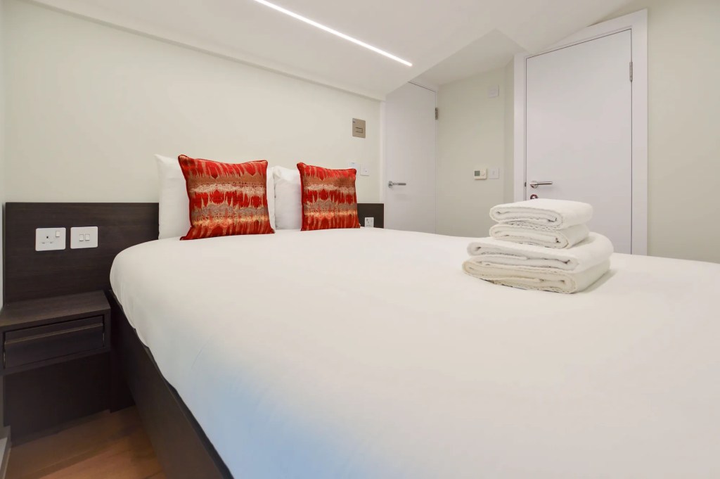 Roomy one bedroom apartment in Fitzrovia with separate sleeping and dining areas, including a table and chairs, at Stayprime Serviced Apartments, London